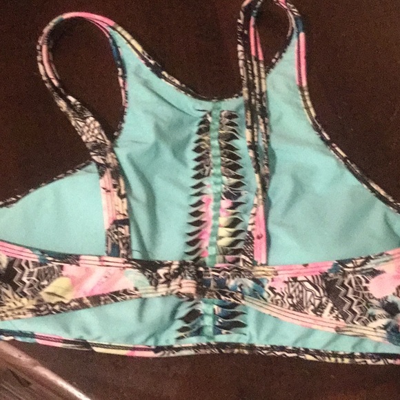 🌸 Bathing suit  top 🌸 - Picture 2 of 4